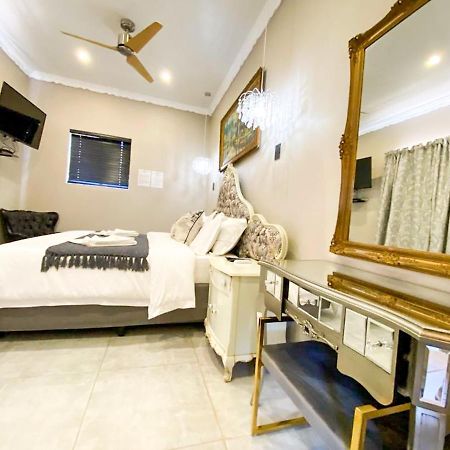 Le Grant Guesthhouse Kroonstad Exterior foto