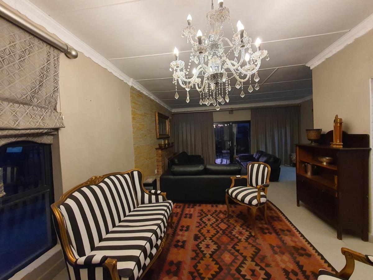 Le Grant Guesthhouse Kroonstad Exterior foto