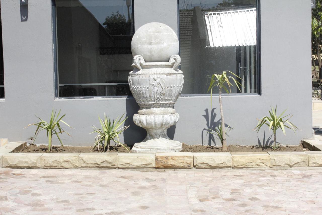 Le Grant Guesthhouse Kroonstad Exterior foto