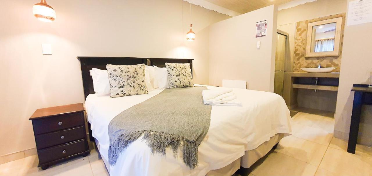 Le Grant Guesthhouse Kroonstad Exterior foto